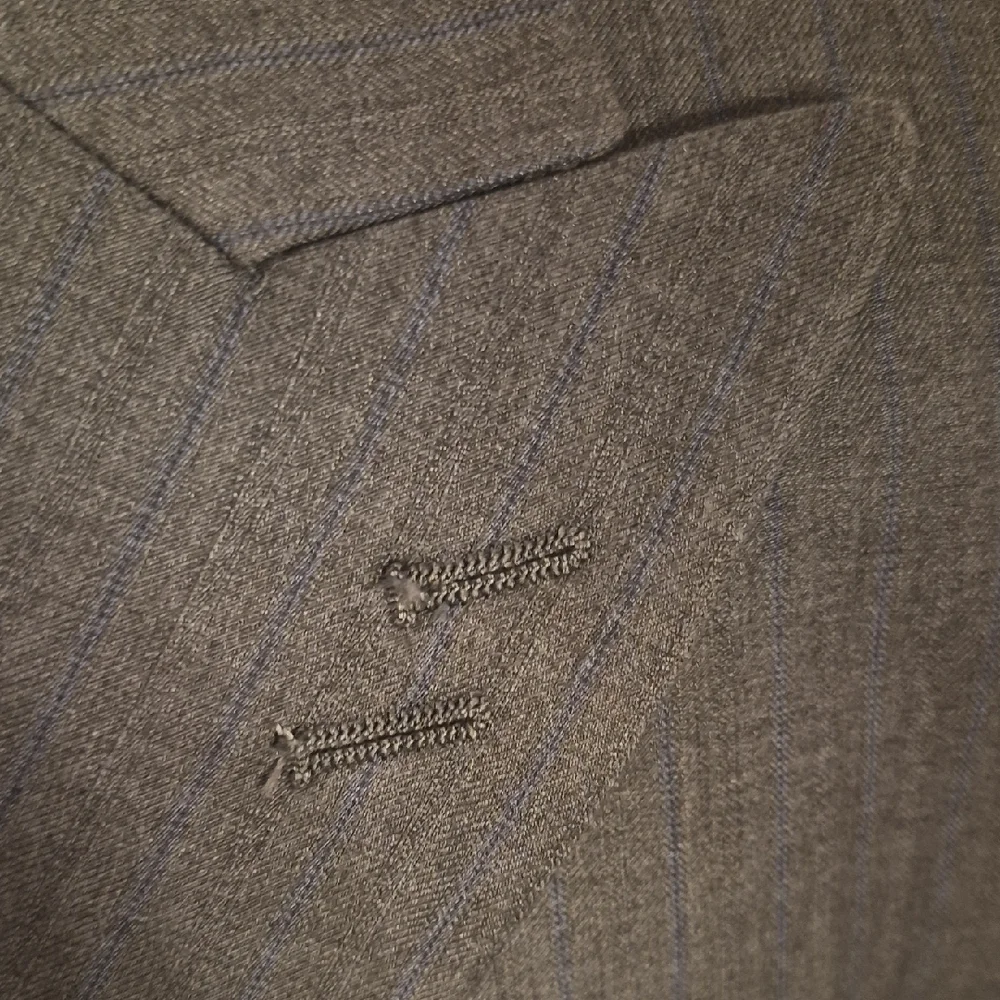 Elegant 3 Piece Double-Breasted Suit - Picture 3 of 11